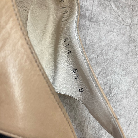 Salvatore Ferragamo Tan and Black Heels Elegant Design - Picture 3 of 4